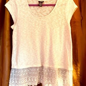 Lightweight cream colored sweater, barely worn. Non smoker home.